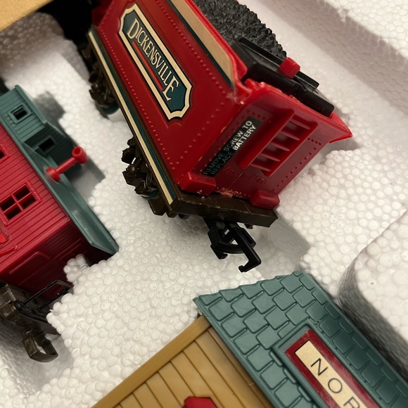 Dickensville Express Train Set - Picture 15 of 16